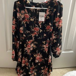 Forever21 floral print v neck black mini dress size small nwt
